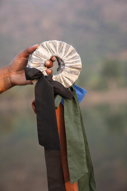 Sutra Stripe Bow Tie-up Scrunchies